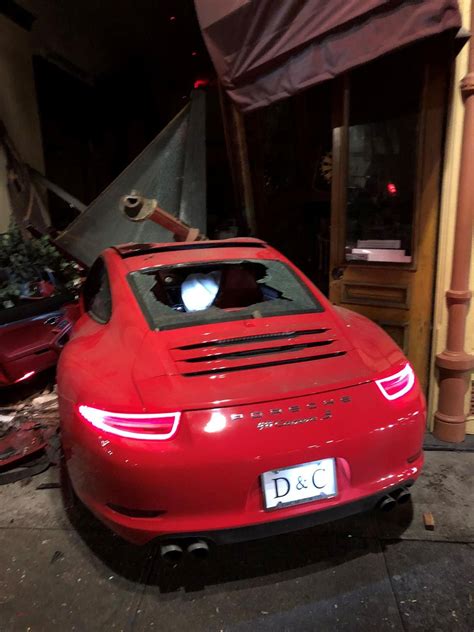 Police Suspected Duii Driver Runs Off After Crashing Porsche Into Se