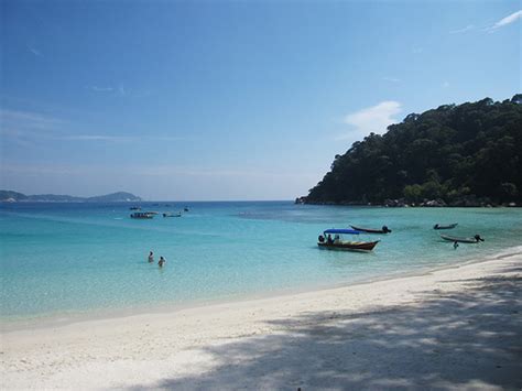 Cuaca di kuala selangor untuk hari ini, esok dan minggu. Cermin Beach ( Pantai Cermin)-------- Sumatra, Indonesia ...