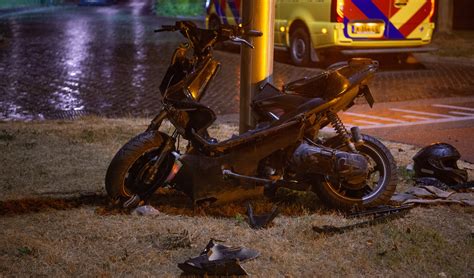 Botsing Tussen Scooter En Auto In Sint Maartensdijk Al Het Nieuws Uit