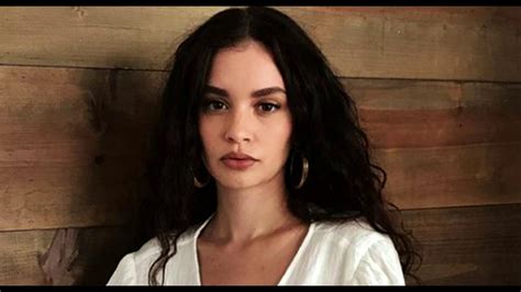 Sabrina Claudio And Her Racist Tweets About Black Women Youtube