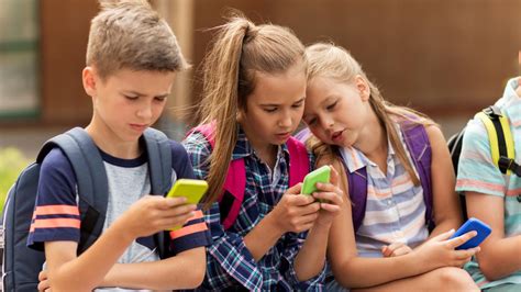Calls For Qld Government To Ban Phones In Schools The Courier Mail