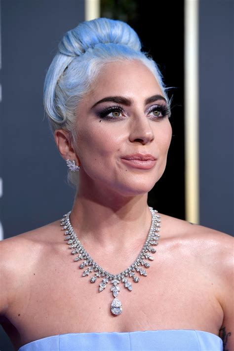 Lady Gagas Dress Stole The Show On The Golden Globes Red Carpet