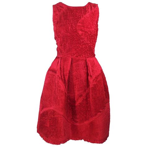 Oscar De La Renta Red Gathered Pintuck Cocktail Dress Size 10 For Sale