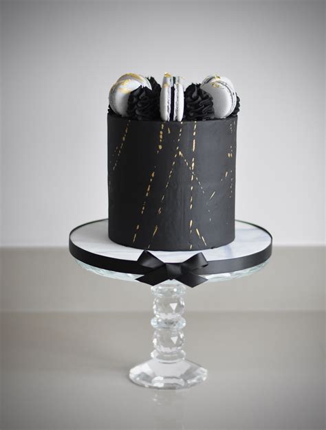 Black And Gold Buttercream Cake With Macarons Оригинальные торты Восхитительные торты