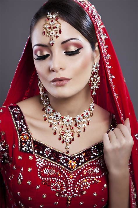 Essential Makeup Tips Every Bride Needs On Her Wedding Day