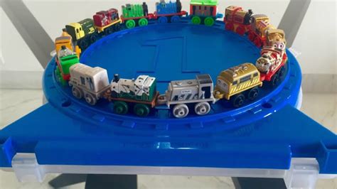 Thomas And Friends Minis Collectors Play Wheel With Golden Thomas Youtube