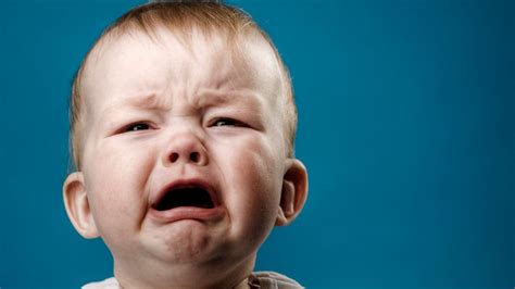 صور بكاء طفل دموع الاطفال صور حزينه