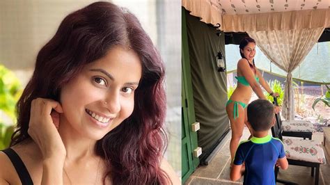 Chhavi Mittal ने बेटे के साथ Bikini में Post किया Photo हुई Troll Users बोले बच्चे के सामने