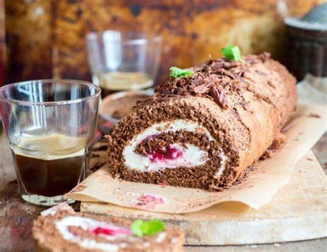 Risotto al mascarpone con piselli e prosciutto crudo. Biskuitroulade mit Mascarpone-Kirschen-Füllung - Rezept ...