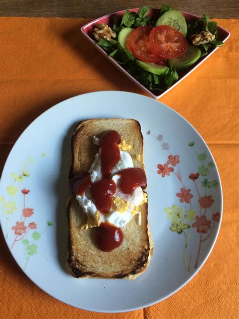 In questa sezione potrete trovare spunti, consigli e indicazioni di appetitose ricette con uova per creare condimenti, antipasti, piatti unici. Toast con uovo in camicia | Diario di Ricette delle ...