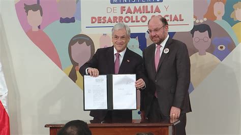 Ministerio de desarrollo social y familia. Presidente Piñera firmó el proyecto que crea el Ministerio ...