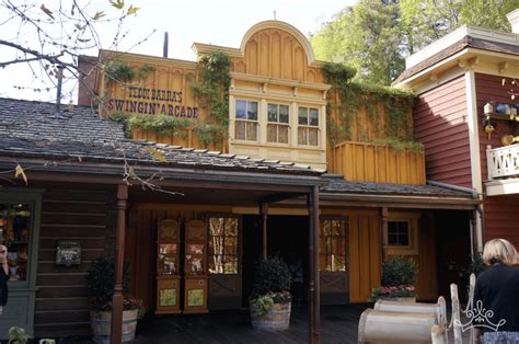 Critter Country At Disneyland Overview History And Trivia