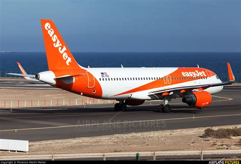 Ota yhteyttä sivuun easyjet messengerissä. OE-IVU - easyJet Europe Airbus A320 at Lanzarote ...
