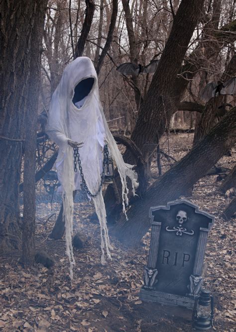 Want to turn your yard into a truly unique destination? Lawn Outdoor Halloween Decorations - Decoration Love