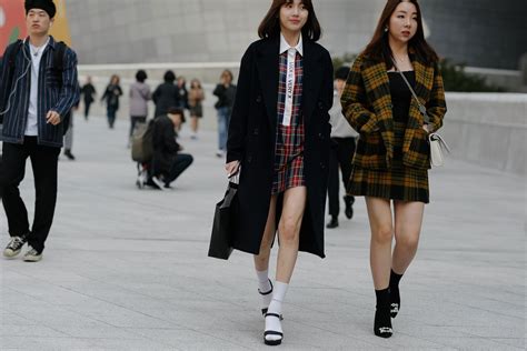 The Best Street Style From Seoul Fashion Week Spring 2019 Seoul Fashion Week Cool Street