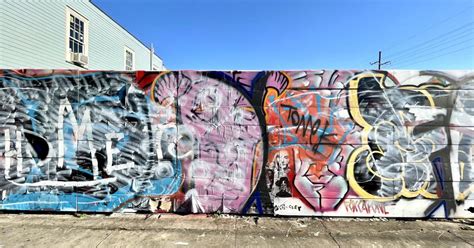A Graffiti War Pitted Muralists Against Taggers On A St Cjpeg