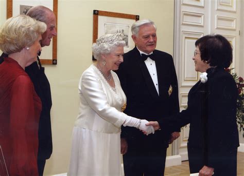 Irena Veisaite Meeting Queen Elizabeth Ii During Her Visit To Vilnius