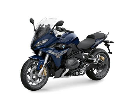 With the new bmw r 1250 rs you can get more track out of every tour. 2019 BMW R1250R, R1250RS and R1250GS Adventure First Look