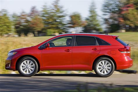 Price details, trims, and specs overview, interior features, exterior design, mpg and mileage capacity, dimensions. 2012 Toyota Venza Review, Specs, Pictures, Price & MPG