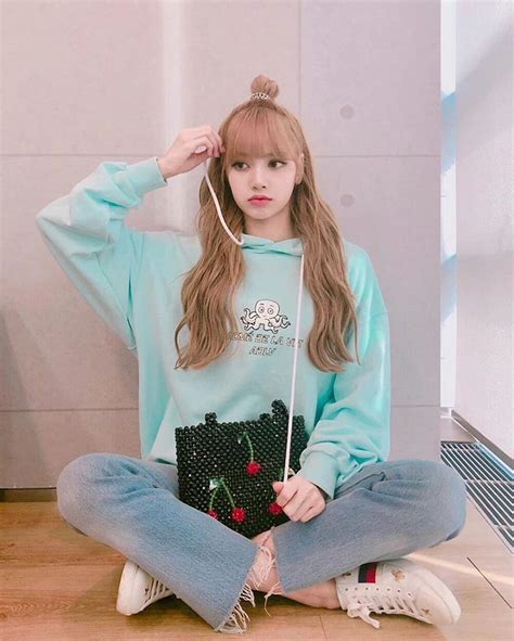 Blackpink Lisa Fashion Style And Outfits 2020 Lugako