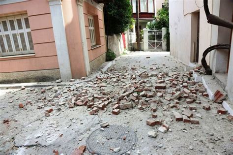 Άλλοι 106 αναγνωρισμένοι πρόσφυγες αναχώρησαν σήμερα αεροπορικώς από τη μυτιλήνη με κατεύθυνση το αννόβερο της γερμανίας. Σεισμός Μυτιλήνη: Οι βάρκες βγήκαν στη στεριά - Εικόνες ...