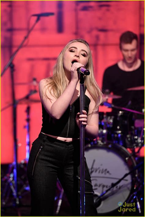 Watch Sabrina Carpenter Perform Thumbs On Live Tv In This Stunning