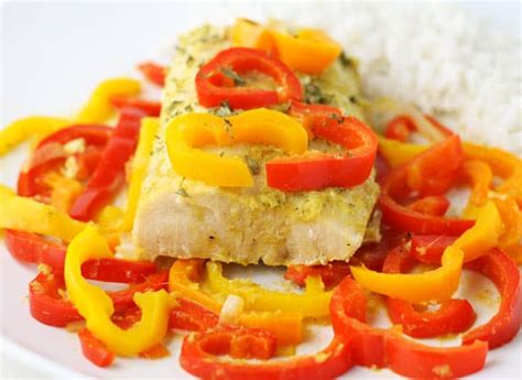 It soaks up the complex flavors of the i have tried it with quinoa, but the flavor of quinoa is a bit strong for this curry, i think. Coconut Curry Mahi Mahi with Peppers - Tastefulventure