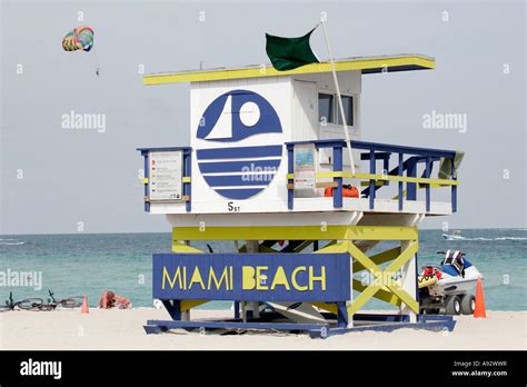 Miami Beach Floridaatlantic Ocean Water Shorelifeguard Stationhut