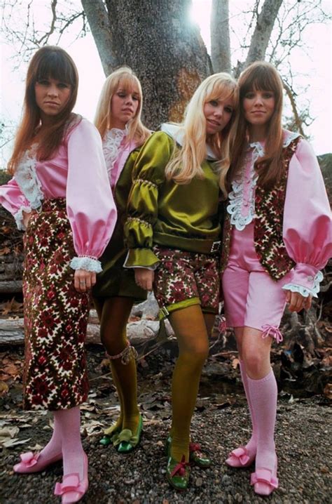 Sixties — Girl Group The Clinger Sisters Wear Psychedelic