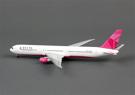 Daron He562393 Herpa Delta 767 400 Model Airplane 1400 Scale Pink