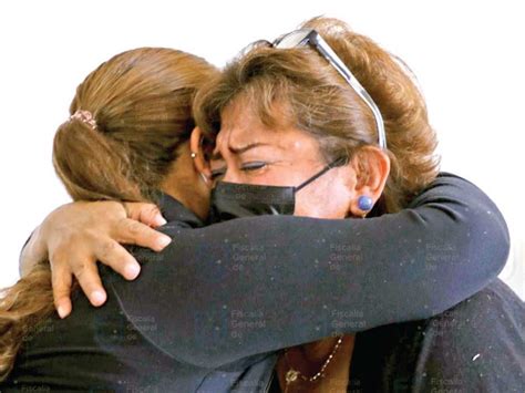 Reencuentro Madre E Hija Tras 27 Años Separadas