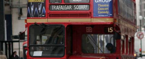 Gay Cacciati Dal Bus Per Un Bacio A Londra L Autista Prima Insulta Poi Fa Scendere Una Coppia
