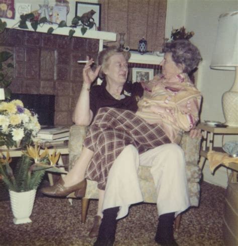 22 Photographs Of Vintage Couples Guaranteed To Melt Your Heart Today Pin Cute Lesbian