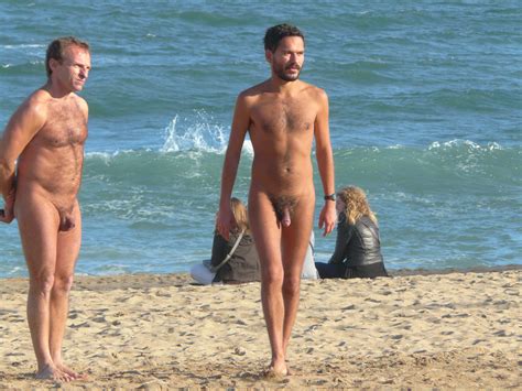 Angel And Cidi Stroll Naked At Barcelona S Nude Beach Literaturaparaciegosgirl