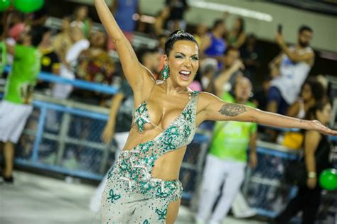 Carla Prata Encanta Em Ensaio De Carnaval Ofuxico