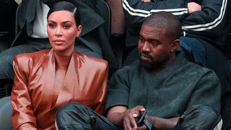 Si le rappeur optait pour un total look en cuir noir, kim kardashian misait sur une tenue aux accents futuristes composée d'une. Why Kim and Kanye have lived apart for a full year