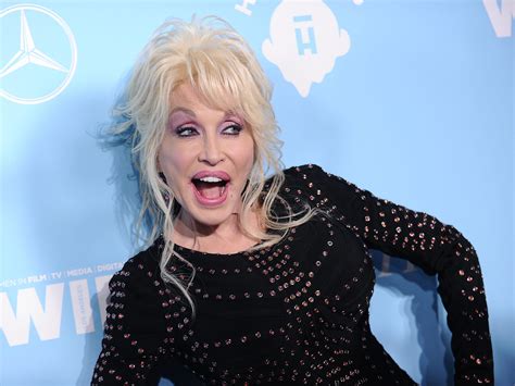 dolly parton says she sleeps in her makeup so she can always be camera ready in case of emergencies
