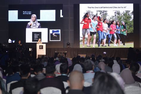 Kalau ada niat selain sekadar perhiasan, itu dah masuk kategori tangkal. Bandar mesra umur di Malaysia | Utusan Borneo Online
