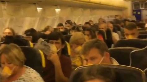 33 Passengers Hospitalized After Ryanair Flight Depressurizes Abc7 San Francisco