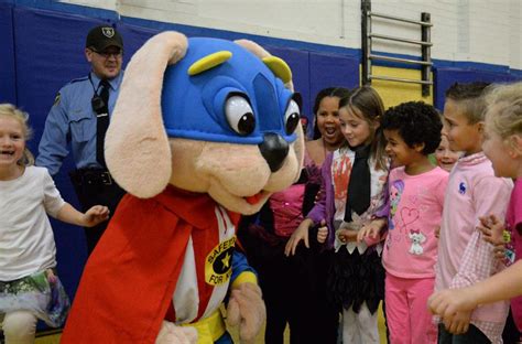 Mascot Teaches Local Children To Always Be Safe News