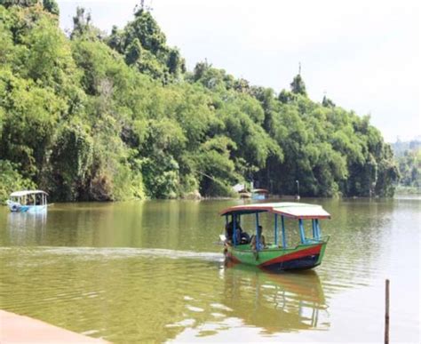 Menurut sumber dari dinas pariwisata dan budaya provinsi jawa barat,  situ lengkong panjalu adalah sebuah danau seluas. Situ Lengkong Panjalu | diCiamis.com