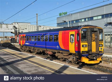 East Midlands Trains Class 153 Einteilige Dieseltriebwagen Wartet In