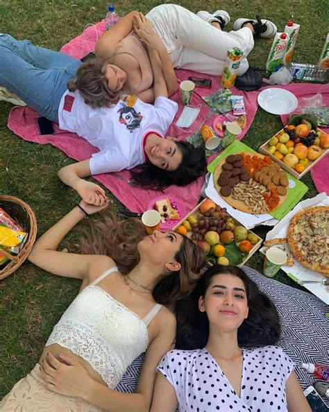 Yasmïn On Instagram “cottagecore Lesbians Are Having A Picnic🌾🐞 ” Cottagecore Lesbians