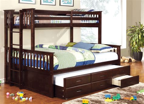 From climbing up and down to playing hide and seek, bunk beds are sure to bring in a whole lot of adventure. Magnificent Twin over Queen Bunk Bed with Straight Layout | atzine.com
