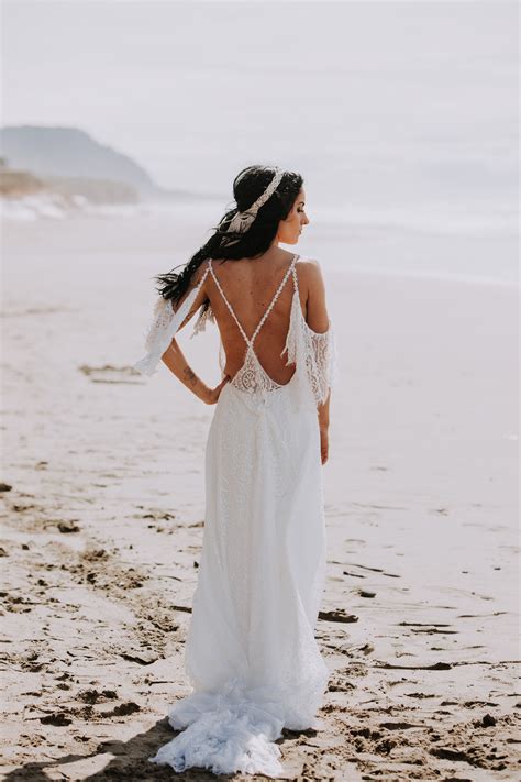 Perfect Beach Wedding Dress Complete With Plunging Back And Details