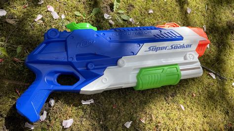 Super Soaker Floodinator Review The Stream Of The Crop For Water Guns T
