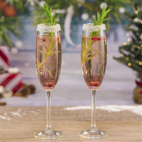 Gin and champagne make a bubbly wonderful duo, which is why this classic cocktail is always a good idea. Christmas Champagne Drinks : Christmas Cranberry Champagne ...