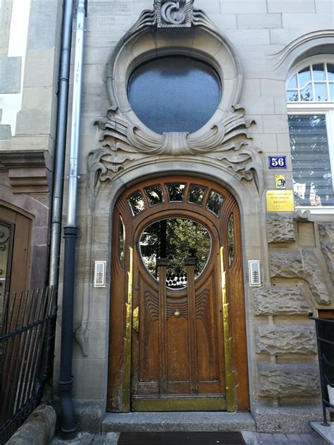 Die pappeln, die sich einst hoch über das haus erhoben, gaben dem anwesen seinen namen. Jugendstil Haus in der Robertsauer Allee im deutschen ...