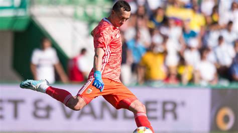 Messi de penal y alexis sánchez, autores de los goles. Argentina no llama a Agustín Marchesín para las Eliminatorias