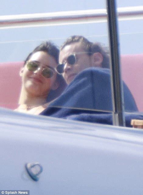 Kendall Jenner Kisses Harry Styles While Holidaying On St Barts Yacht Daily Mail Online